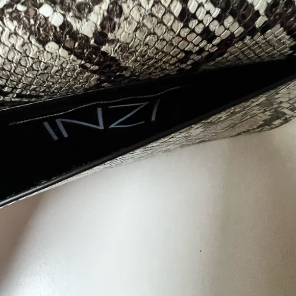 INZI snakeskin pocket shoulder bag. Chunky link strap. - Picture 3 of 8